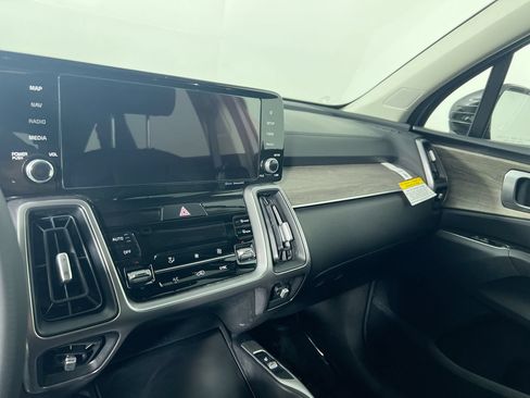 Used 2022 Kia Sorento EX w/ Panoramic Sunroof Package FWD image 23