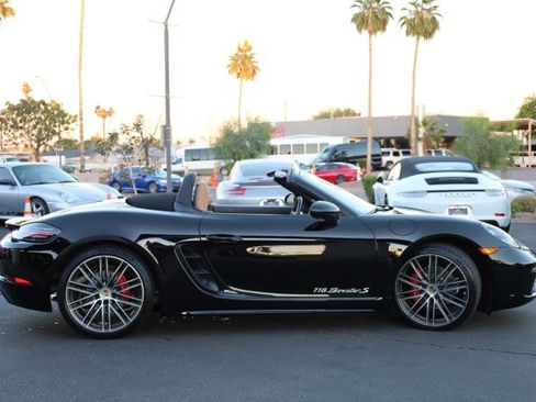 Used 2018 Porsche 718 Boxster S image 12