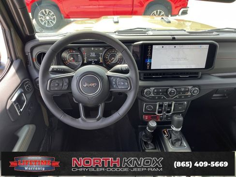 New 2025 Jeep Gladiator Mojave image 12