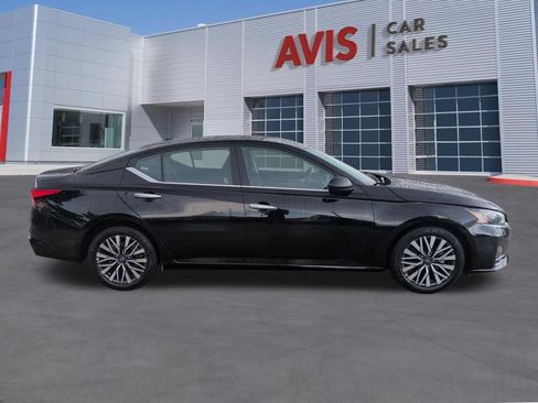 Used 2025 Nissan Altima 2.5 SV FWD image 5
