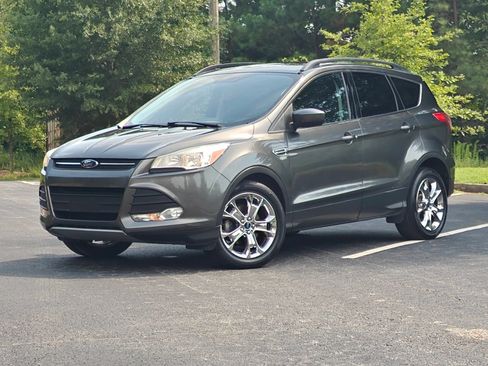 Used 2016 Ford Escape SE w/ SE Leather Comfort Package FWD image 2