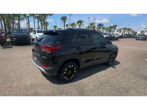 Used 2022 Chevrolet TrailBlazer LT FWD image 2