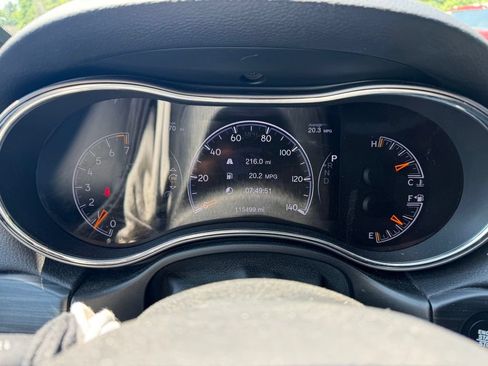 Used 2019 Jeep Grand Cherokee Laredo AWD/4WD image 11