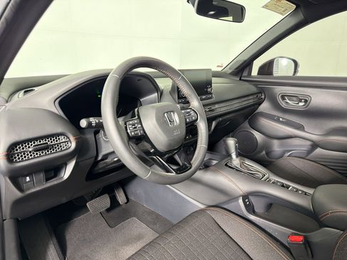 Used 2024 Honda HR-V Sport image 3