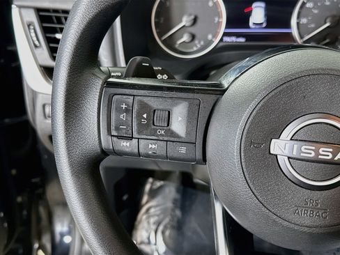 Used 2023 Nissan Rogue SV FWD image 14