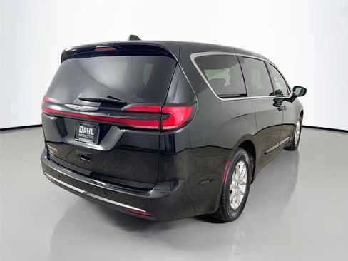 Used 2025 Chrysler Pacifica Select FWD image 13