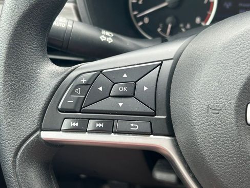 Used 2025 Nissan Altima 2.5 SV FWD image 31