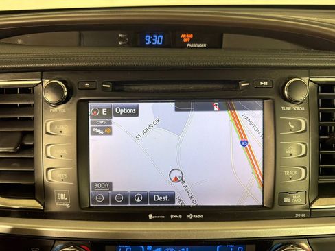 Used 2016 Toyota Highlander Limited w/ Driver Technology Package AWD/4WD image 3