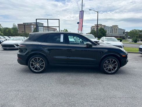 Used 2022 Porsche Cayenne AWD/4WD image 8