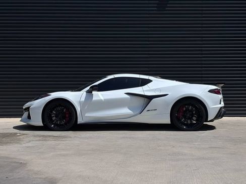 Used 2025 Chevrolet Corvette Z06 w/ Stealth Interior Trim Package RWD image 2