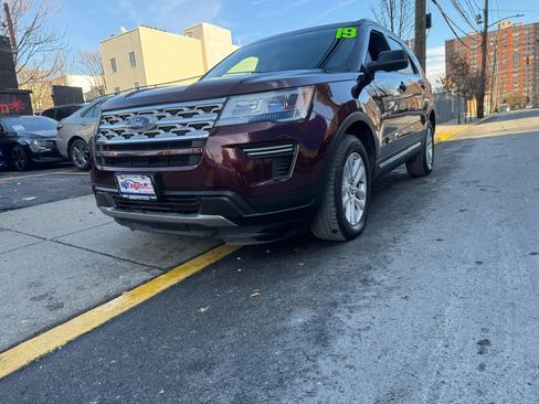 Used 2019 Ford Explorer XLT image 12