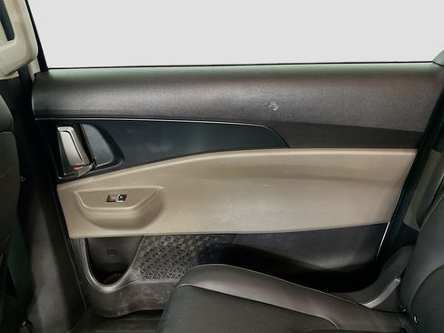 Used 2026 Kia Carnival FWD image 32