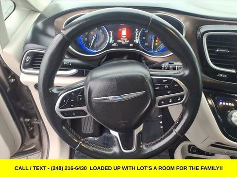 Used 2018 Chrysler Pacifica Touring-L w/ Advanced Safetytec Group image 17