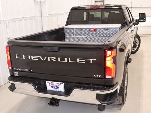 Used 2025 Chevrolet Silverado 2500 LTZ w/ LTZ Premium Package image 50