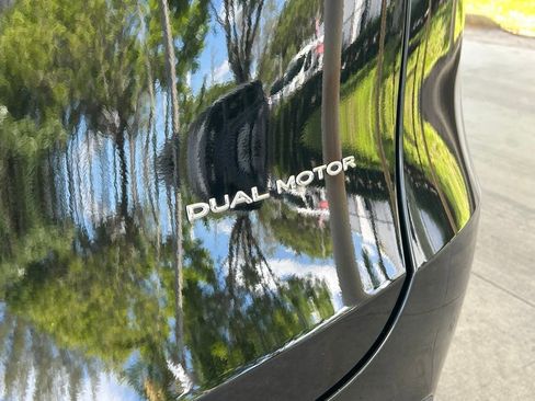 Used 2024 Tesla Model Y Long Range AWD/4WD image 16