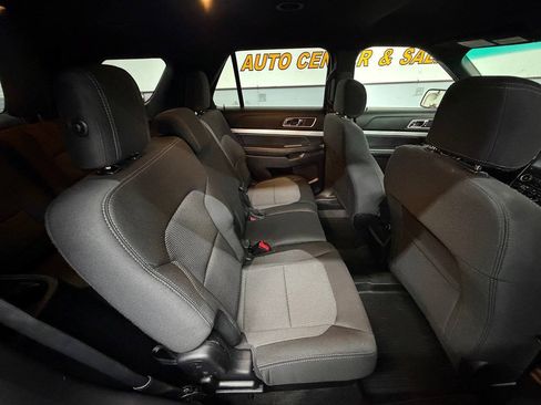 Used 2017 Ford Explorer XLT w/ XLT Technology Feature Bundle AWD/4WD image 24