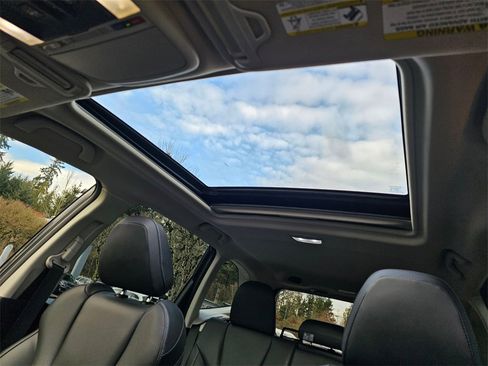 Used 2023 Subaru Forester Limited image 22