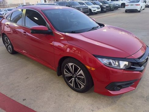 Used 2017 Honda Civic EX-T image 3