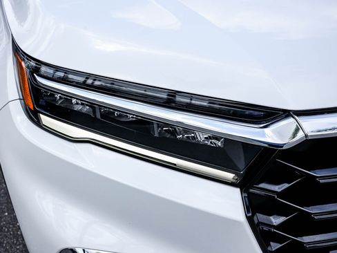 Certified 2024 Honda Pilot Touring image 14