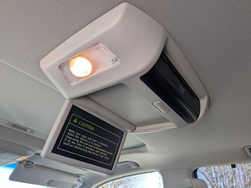 Used 2015 Toyota Sequoia Platinum image 12