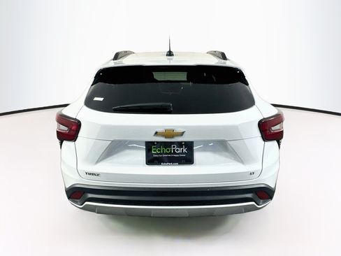 Used 2025 Chevrolet Trax LT FWD image 7