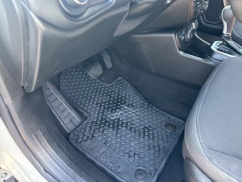 Used 2023 Jeep Renegade Latitude image 15