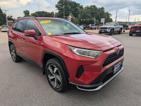 Used 2021 Toyota RAV4 SE w/ Weather & Moonroof Package AWD/4WD image 8