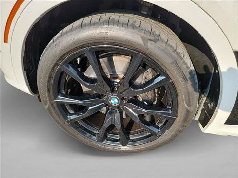 Used 2025 BMW X7 M60i AWD/4WD image 9