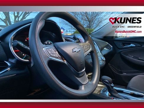 Used 2021 Chevrolet Malibu LT image 13