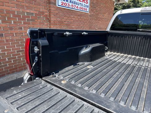 Used 2019 Toyota Tacoma TRD Sport AWD/4WD image 11