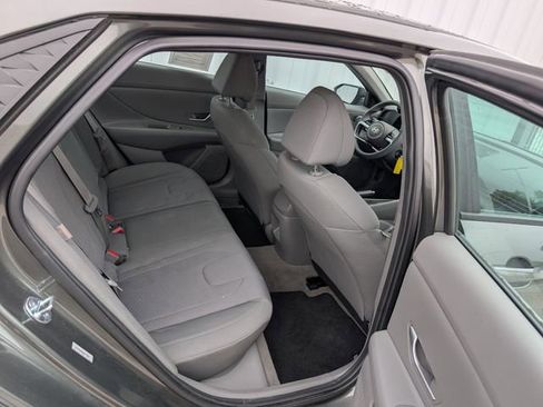Used 2025 Hyundai Elantra SE w/ Cargo Package FWD image 17