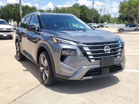 Used 2026 Nissan Rogue SL FWD image 2