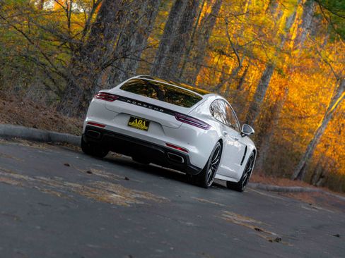 Used 2017 Porsche Panamera image 52