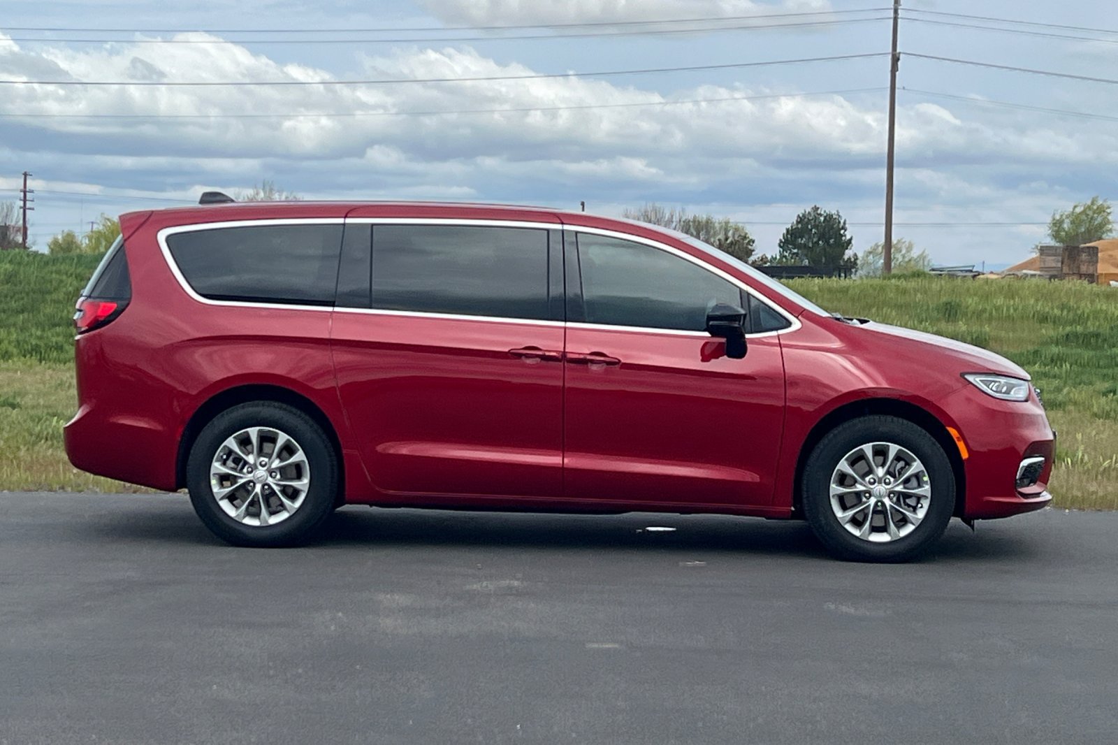 New 2026 Chrysler Pacifica Select AWD/4WD image 10