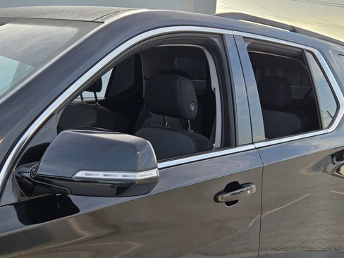 Used 2020 Chevrolet Traverse LT FWD image 11