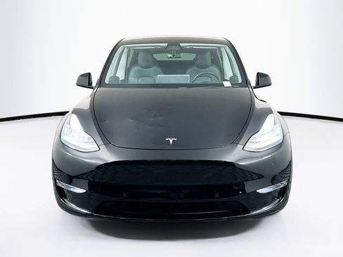 Used 2021 Tesla Model Y Long Range image 2