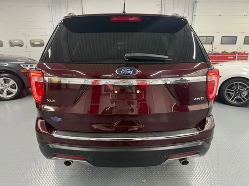Used 2018 Ford Explorer XLT w/ Equipment Group 202A image 9