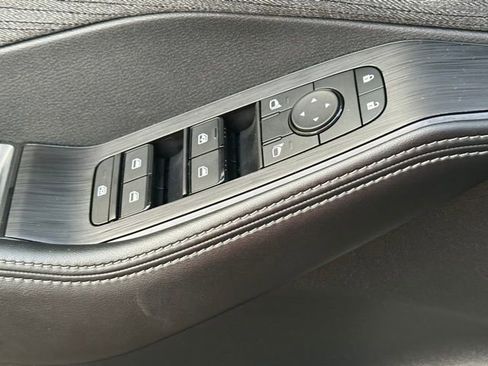 Used 2023 Nissan Rogue SV image 22