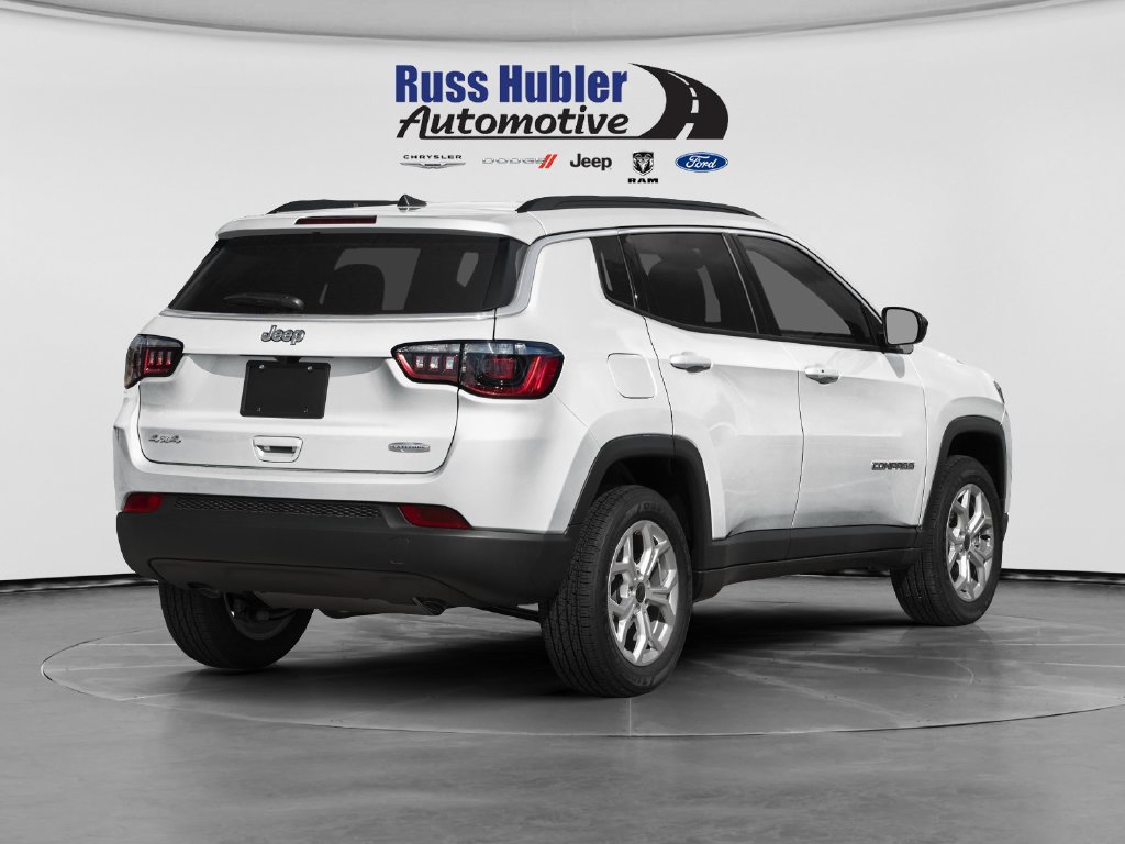 Used 2025 Jeep Compass Limited w/ Elite Group AWD/4WD image 3