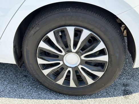 Used 2025 Nissan Sentra S FWD image 30