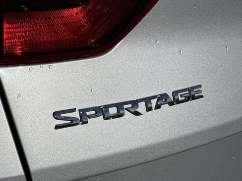 Used 2018 Kia Sportage EX image 28