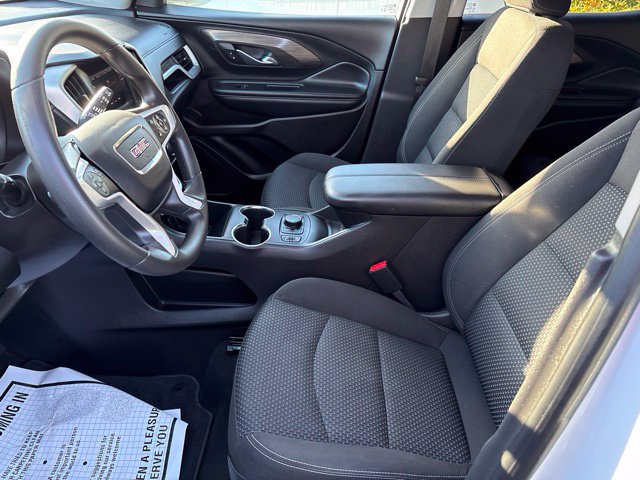 Used 2024 GMC Terrain SLE w/ Driver Convenience Package FWD image 9