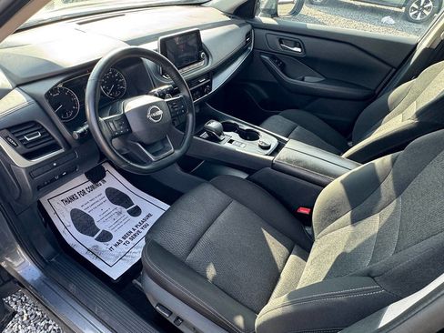 Used 2025 Nissan Rogue SV image 6