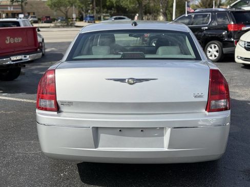 Used 2005 Chrysler 300 Touring image 8