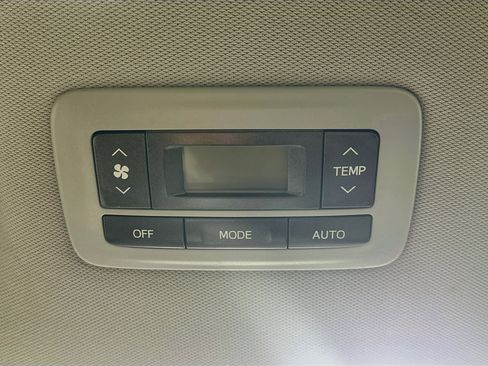 Used 2020 Toyota Sienna XLE w/ XLE Navigation Package FWD image 28