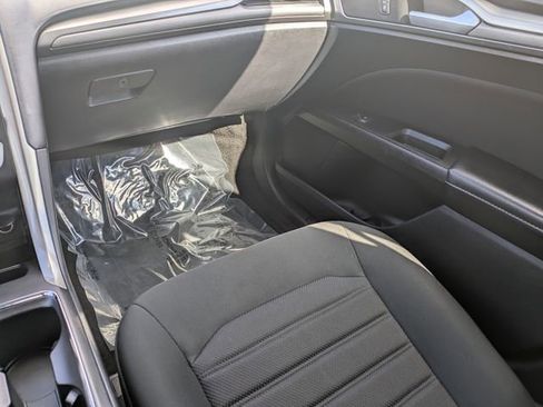 Used 2019 Ford Fusion SE image 15