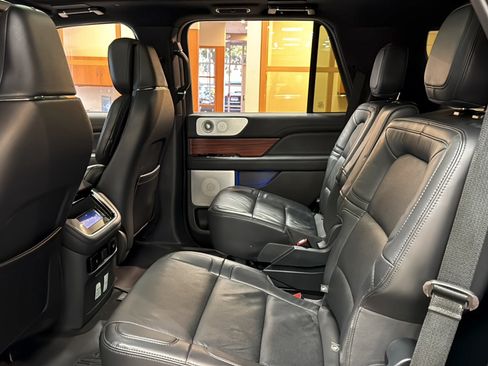 Used 2024 Lincoln Navigator Reserve AWD/4WD image 15
