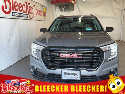 Used 2023 GMC Terrain SLT w/ Tech Package FWD image 1