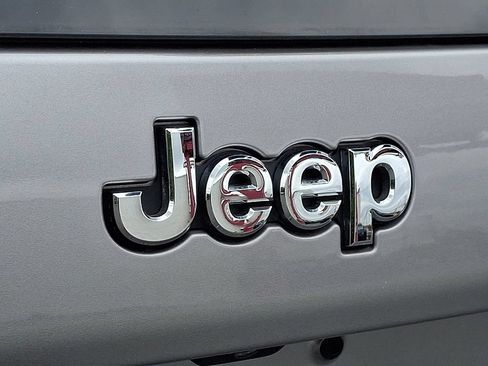 Used 2019 Jeep Cherokee Limited AWD/4WD image 35