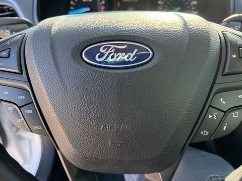 Used 2019 Ford Edge SE image 25